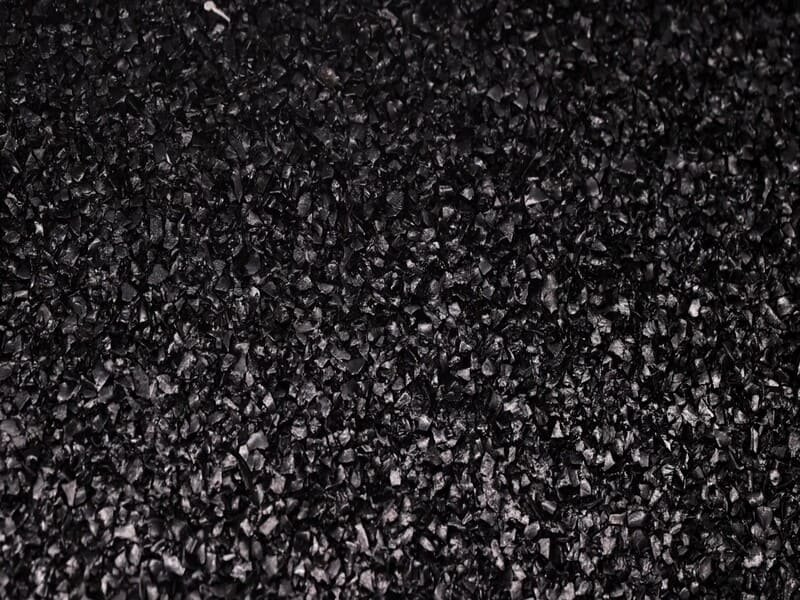 confronto tra diverse texture di pavimenti in gomma